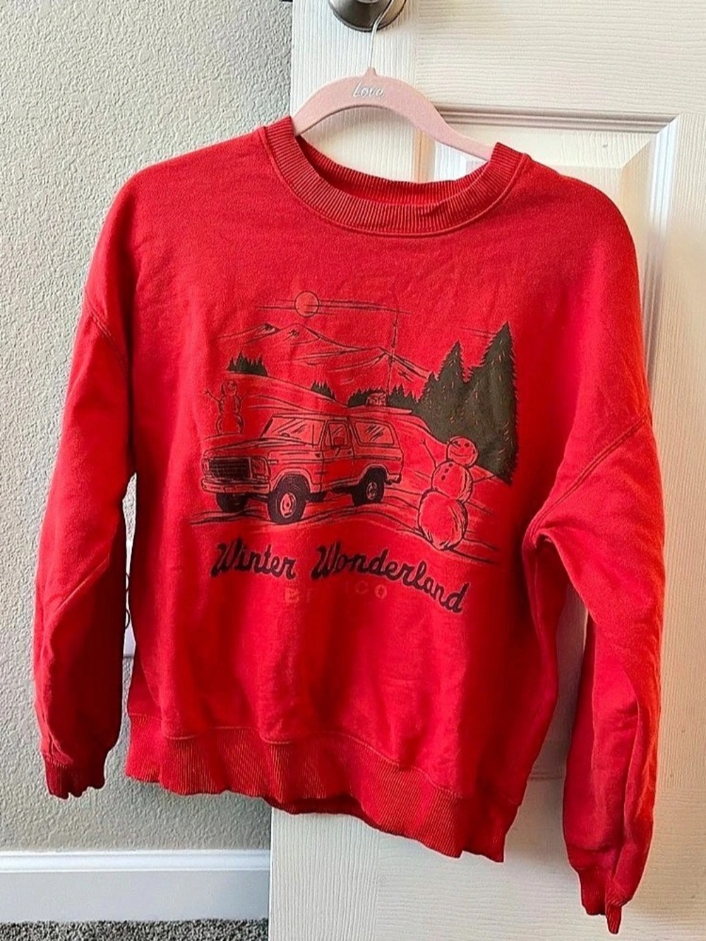 American Eagle Winter Wonderland Graphic Sweatshirt in Red